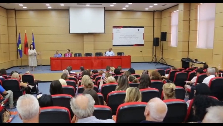 Nis punimet Seminari i Gjuhës Shqipe në Vlorë/ Ministrja e Arsimit: Shkollë verore për nxënësit dhe mësuesit e diasporës