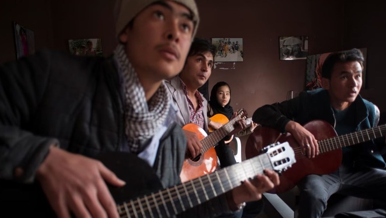 Talibanët djegin instrumentet muzikore në perëndim të Afganistanit: Muzika shkakton devijim të rinisë e shkatërrim të shoqërisë