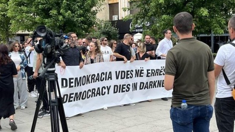 VIDEO/ Do fliste për çështjen ''Klan Kosova', gazetarët bojkotojnë konferencën e ministres së Kosovës