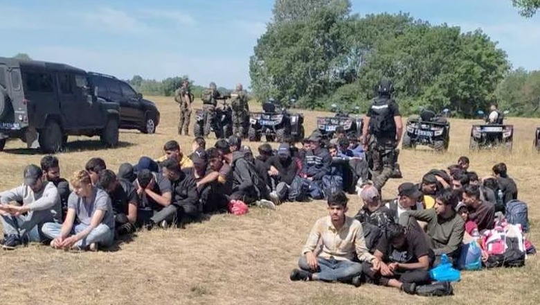 Policia serbe gjen migrantë dhe armë në kufirin me Hungarinë