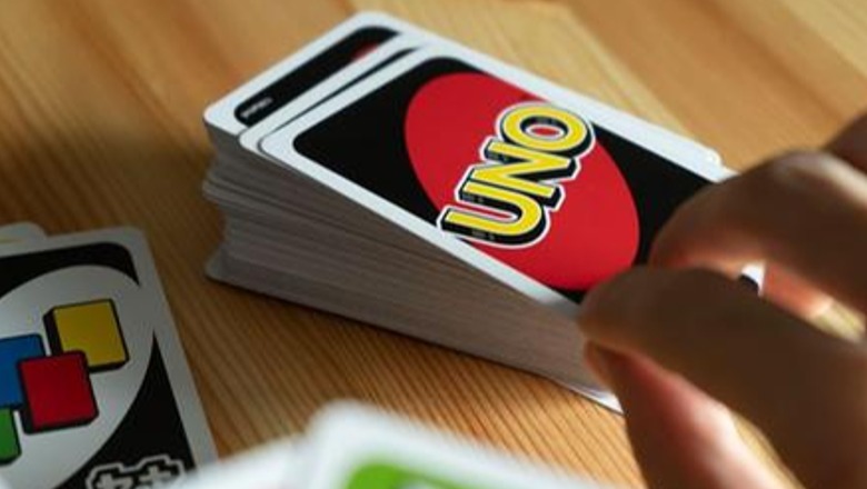 Një mënyrë për të fituar para duke u argëtuar, kompania amerikane ofron 277 dollarë në orë për të luajtur me letra ‘Uno’