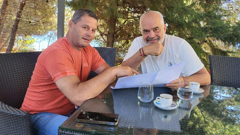 Rama takim me Pjerin Ndreun: Po e kthen Lezhën turistike në ‘Spanjën e vogël’ të Shqipërisë