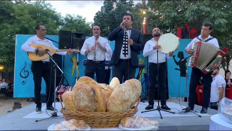 Në Maliq organizohet festa e ‘Bukës së re’, fermerët: Prodhimi i mirë, por problem shitja me çmim të ulët