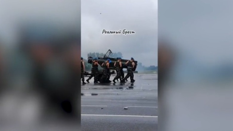 VIDEO/ Shfaqja e 'çmendur' e ushtarëve të Lukashenkos, ç’montojnë fuoristradën