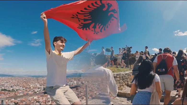 40 të rinj të diasporës 2 javë rreth Shqipërisë e Kosovës! E reja që jeton në SHBA: 16 vjet pa ardhur, kisha mall! I riu: Dashuria për atdheun më shtyu të rrëmoj historinë