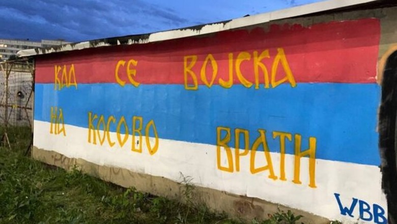 Grafiti luftënxitës ‘Kur të kthehet ushtria në Kosovë’ shfaqet edhe në Rusi