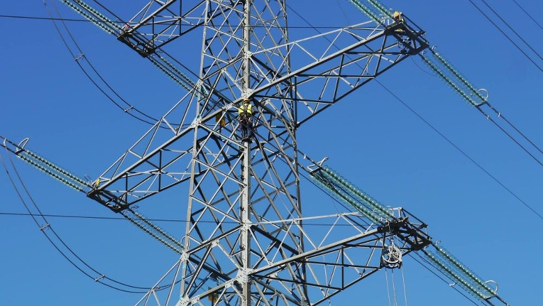 Tiranë/ Ndërpritet energjia elektrike në zonën e ish-Fushës së Aviacionit dhe te Kodra e Diellit! Banorët denoncim në Report Tv