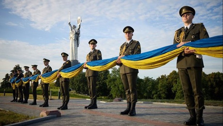 Ukraina feston 32-vjetorin e Pavarësisë, Zelensky: Sot është dita e të lirëve dhe të fortëve! BE: Jeni frymëzim për Evropën