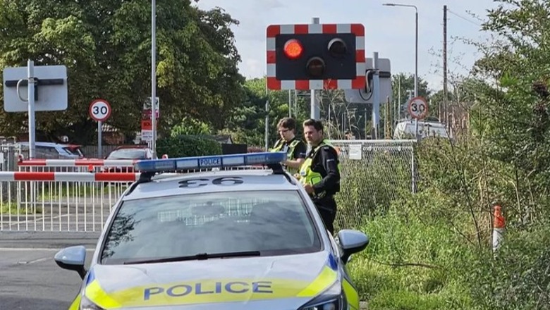 Londër/ Tentoi të shpëtonte një burrë nga hedhja në shina, oficeri i policisë përplaset për vdekje nga treni