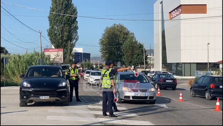 VIDEO/ Policia rrugore kontrolle në hyrje të Elbasanit, në fokus shoferët e rrezikshëm
