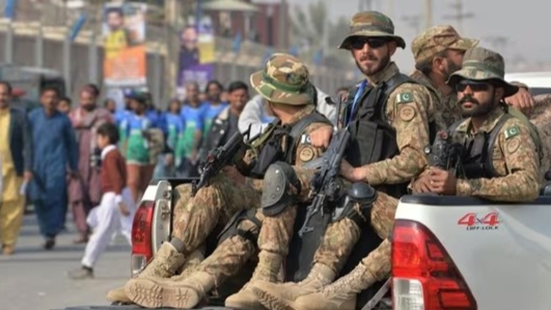 Vriten 9 ushtarë pakistanezë dhe plagosen 20 të tjerë nga një sulm vetëvrasës