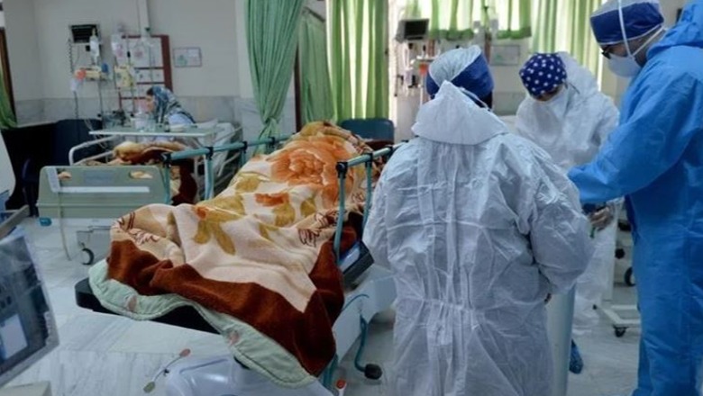 Vendi po mbetet pa mjekë! Bluzat e bardha ‘braktisin’ Iranin, pagat qesharake vetëm ‘maja e ajsbergut’