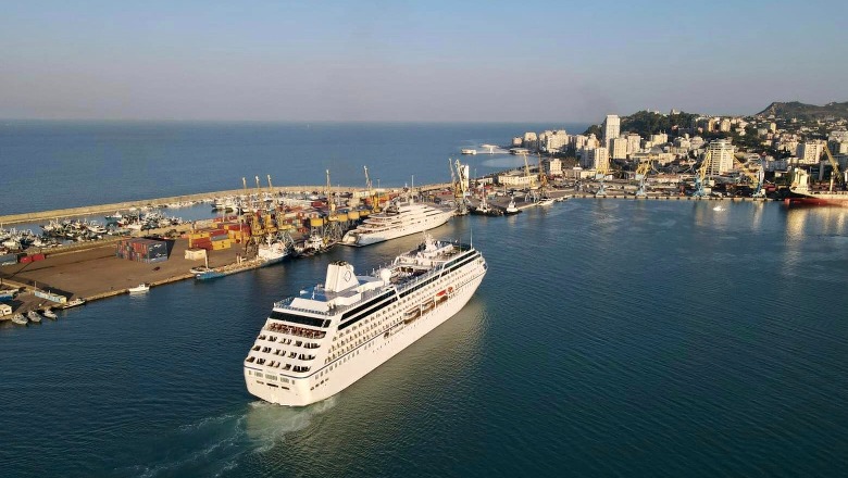 FOTOT/ Kroçerja me 648 turistë nga 18 vende të botës zbarkon në Portin e Durrësit