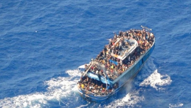 Gjenden 14 emigrantë dhe 1 burrë i vdekur në një ishull të vogël grek