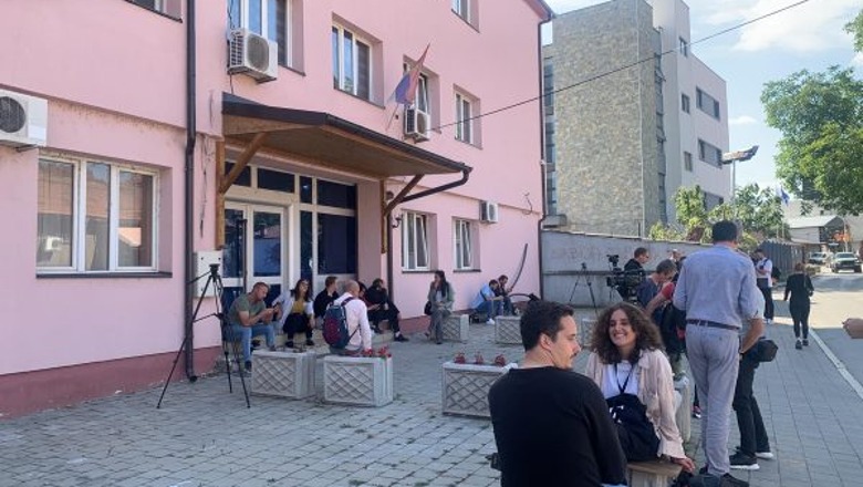 Komuna e Mitrovicës së Veriut: Sot dita e fundit për largimin e strukturave ilegale në veri, s’ka shtyrje të afatit 