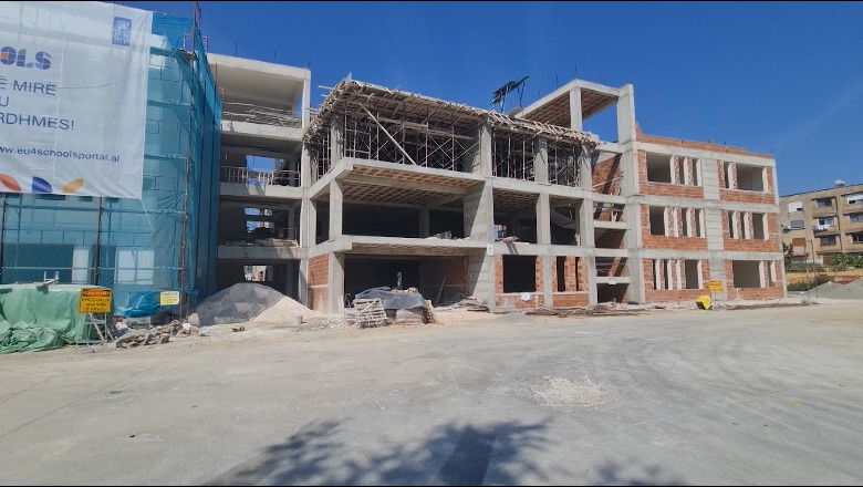 ‘Rindërtimi’, 14 shkolla në Durrës mësim me dy turne! Në Vlorë më pak nxënës në klasë të parë dhe gjimnaz