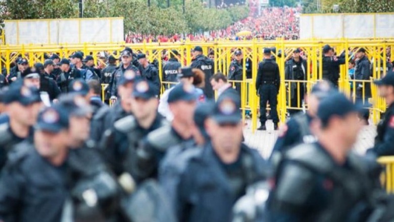 Policia shoqëron ekipin e Polonisë në Tiranë, plani i masave për ndeshjen e Kombëtares! Rrugët që bllokohen në kryeqytet dhe sendet e ndaluara