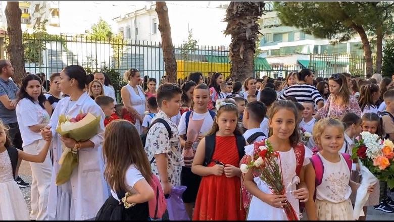 Vlorë, viti i ri shkollor nis me mbi 110 nxënës më pak! Dy shkolla do i nënshtrohen rikonstruksionit 