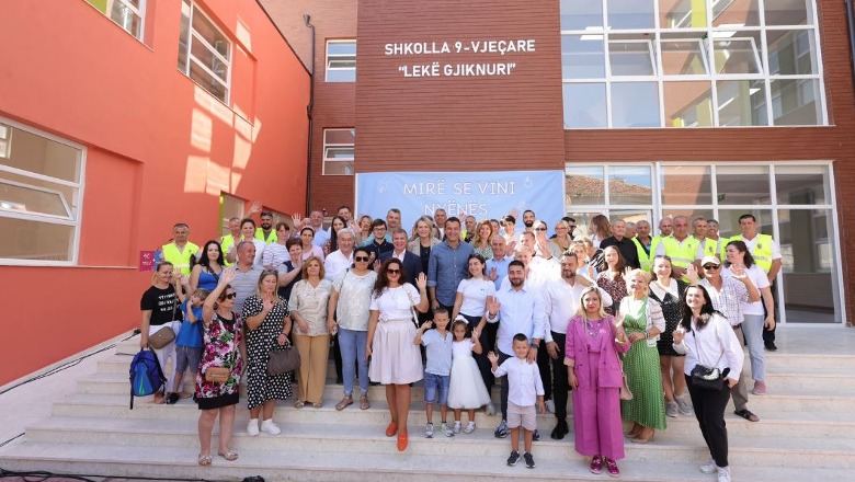 Përurohet shkolla e re 'Lekë Gjiknuri', Veliaj uron nxënësit: Hapim 9 shkolla dhe 5 kopshte të reja! Dita e parë e shkollës shkoi e qetë dhe pa incidente