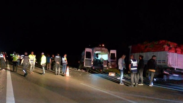 VIDEO/ Aksident i rëndë në Turqi! Përplasen 2 kamionë, njëri prej tyre i mbushur me tritol