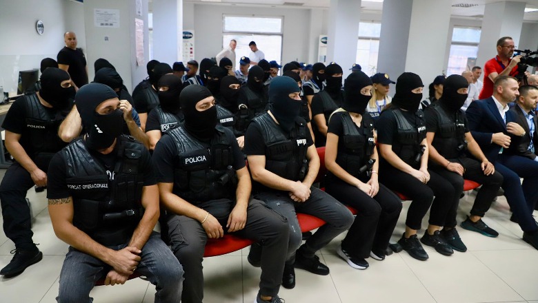 ‘Tempulli’/ Policia shqiptare aksion për kapjen e ‘më të kërkuarve’, takimeme Europol e Interpol! Balla: Hetimi më i suksesshëm i uniformave blu