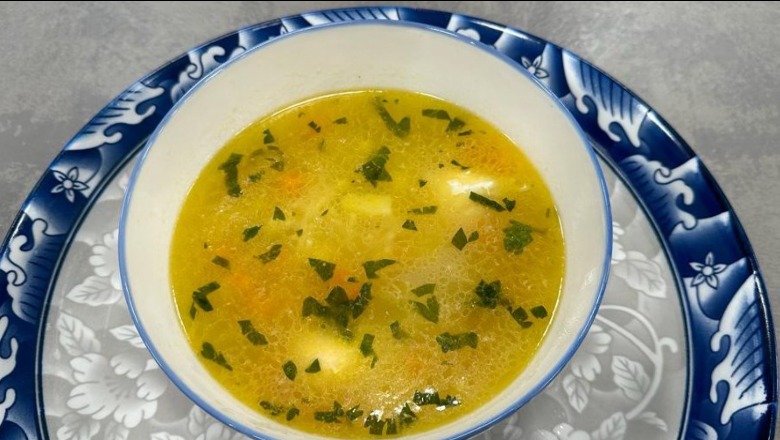 Supë me fidhe dhe vezë të vluara nga zonja Albana