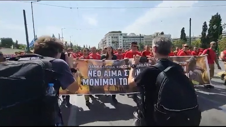 Sindikata në Greqi grevë 24 orëshe kundër ligjit të punës! Kaos në Athinë, Selanik e Pire, protestuesit bllokojnë rrugët