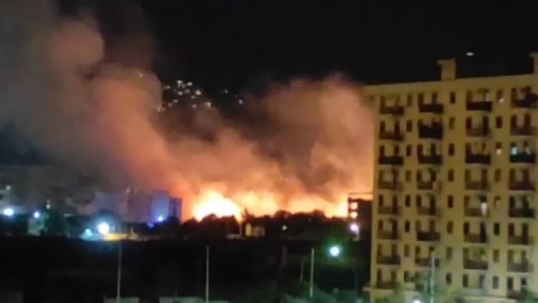 Zjarr masiv në Siçili/ Banorët vendosin maska dhe hipin mbi çati, evakuohen 20 familje