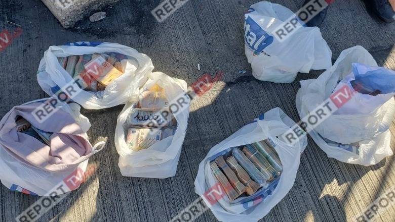 Si u fshehën 522 mijë euro në furgonin e ardhur nga Bari, 6 qese plastmasi plot me blloqe me para ishin fshehur tek impiantit të kondicionerit