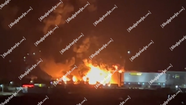 Zjarr i madh në autostradën Tiranë-Durrës, merr flakë një fabrikë bojërash (VIDEO)