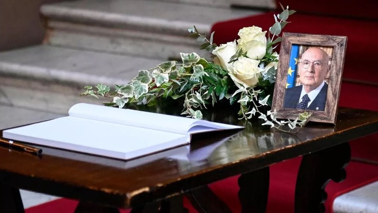 Mattarella hap dyert e dhomës së funeralit në Senat për Napolitanon, zyrtarë të lartë homazhe për ish-presidentin! U shua në moshën 98-vjeçare