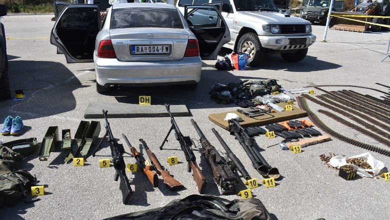 Vrasja e policit në Kosovë, tetë të arrestuar për sulmin! Zbulohet arsenal tjetër! 30 ditë paraburgim 3 serbëve të akuzuar për terrorizëm! BE: Duhet të shohim faktet, kush e organizoi?