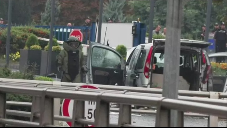 VIDEO/ Sulm terrorist pranë Ministrisë së Brendshme në Turqi, 2 efektivë të plagosur