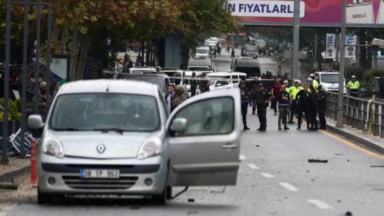 VIDEO/ Turqi, sulm me bombë afër parlamentit! Erdogan: Terroristët nuk do të kenë kurrë sukses! Partia e Kurdistanit merr përsipër autorësinë