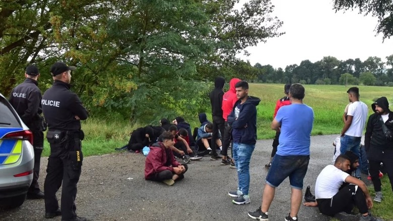 Vendet fqinje të Sllovakisë rrisin kontrollet kufitare, shkak emigrantët