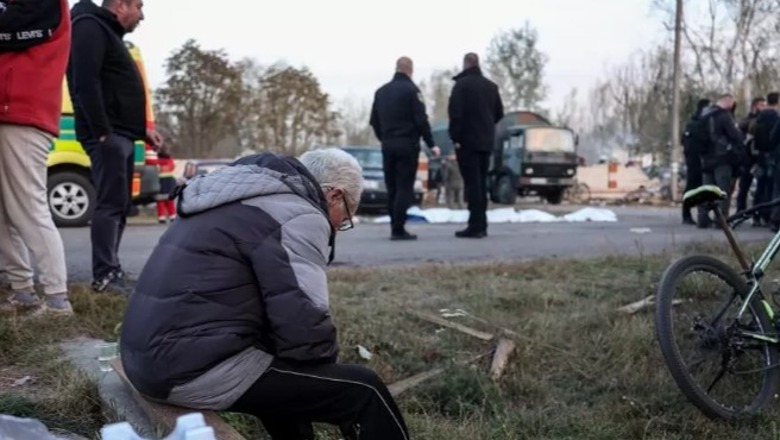 Lufta/ Masakër në funeralin e një ushtari ukrainas! Rusia sulmon me raketa, 51 të vrarë