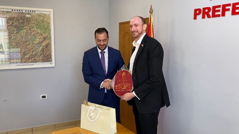 Ambasadori britanik vizitë në Kukës, në fokus bisedimet për projektin në bashkëpunim me Mbretërinë e Bashkuar: Mundësi e artë për ekonominë e turizmin