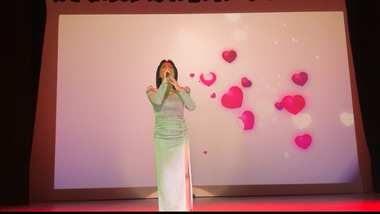 ‘Tinguj Zemre’, koncerti i artistes së verbër në Korçë, Marsona Taçe: Muzikantët e producentët ti hedhin sytë dhe nga ne 
