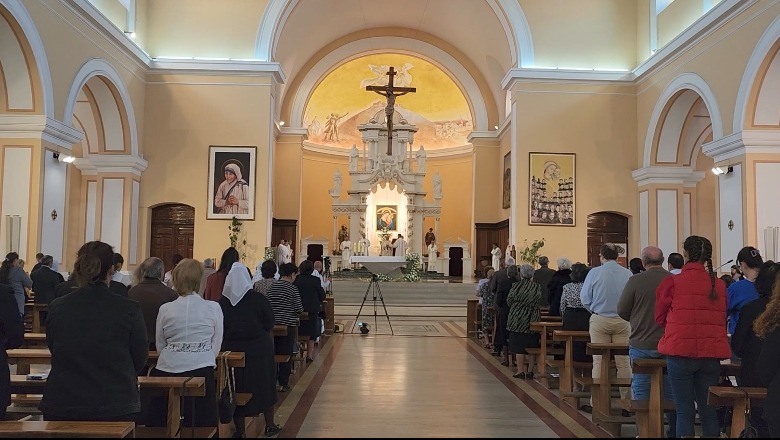 Besimtarët katolikë kremtojnë festën e Zojës së Shkodrës