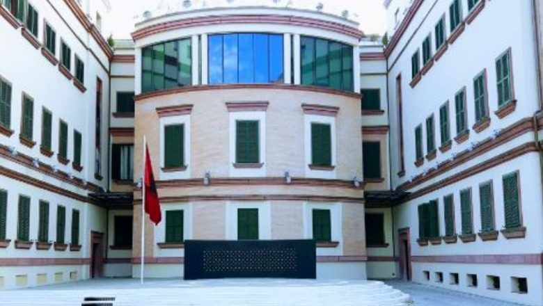 Ministria e Brendshme njoftim për shtetasit e huaj: Pajisja dhe rinovimi i lejeve të qëndrimit do të bëhet përkohësisht nga e-Albania