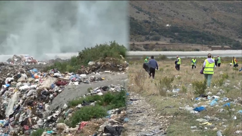 Vjosa ‘shpëton’ nga plehrat! Bashkia e Memaliajt ndryshon vendin e landfillit, pastrohet shtrati i lumit