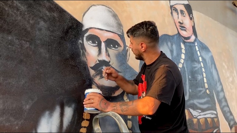Artisti Bledar Çakalli, art në kryqëzimin e Fushë-Krujës! Murale gjigande me Azem e Shote Galicën dhe Beg Rizajn