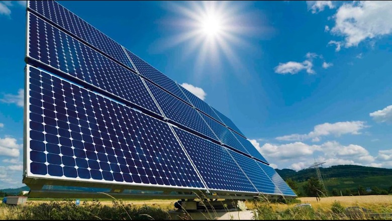 MIE pengon shitjen e energjisë diellore, nuk cakton çmimin! 1620 subjekte s’po shesin tepricën: Ministria ka 6 muaj që s’miraton aktet nënligjore