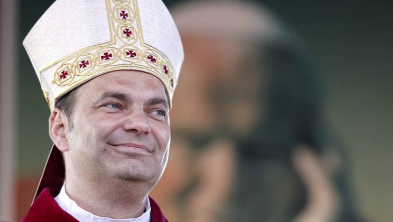Prifti organizoi orgji në një famulli në Poloni, jep dorëheqjen peshkopi