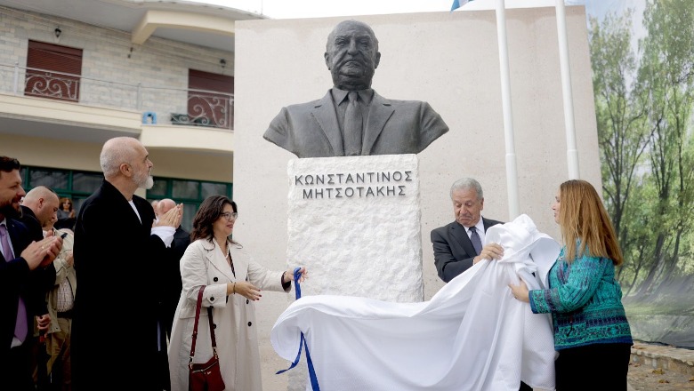 Rama në inaugurimin e sheshit ‘Konstatinos Mitsotakis’ në Dropull: Keqkuptimet kalojnë, shqiptarët e grekët si dy pika uji! Do të doja të ishte dhe Kyriakos