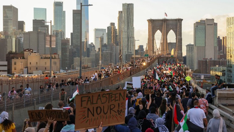 ‘Valë’ protestash edhe në New York kundër bombardimeve në Gaza, mijëra marshojnë në rrugët e Brooklyn