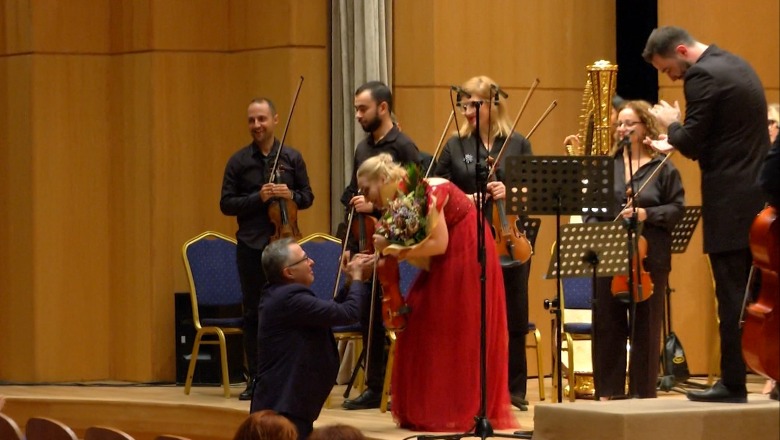 Vasil Tole, një tjetër vepër shqiptare për muzikën! Laura Llozi dhe Orkestra përçojnë raportin e individit me shoqërinë