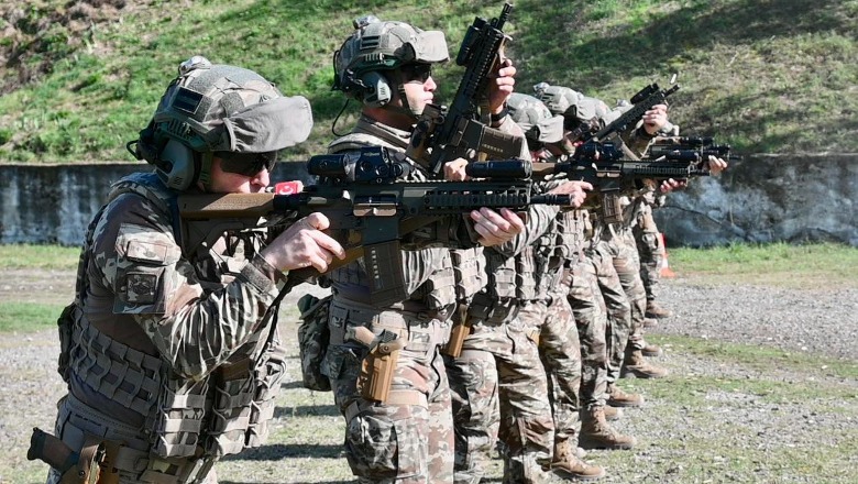 FOTOT/ Për herë të parë në Shqipëri, nis stërvitja ‘StrongBalkan 23’! Bën bashkë Forcat Speciale nga 8 vende të Ballkanit
