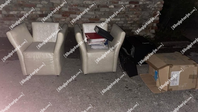 Vodhën dokumente nga zyrat e Bashkisë Elbasan, në hetim dy të rinj dhe një i mitur