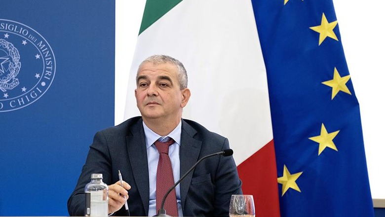 Marrëveshja me Shqipërinë për emigrantët, zv.ministri i Shtetit italian:  Strukturat me status ekstraterritorial! Do të qëndrojnë 28 ditë